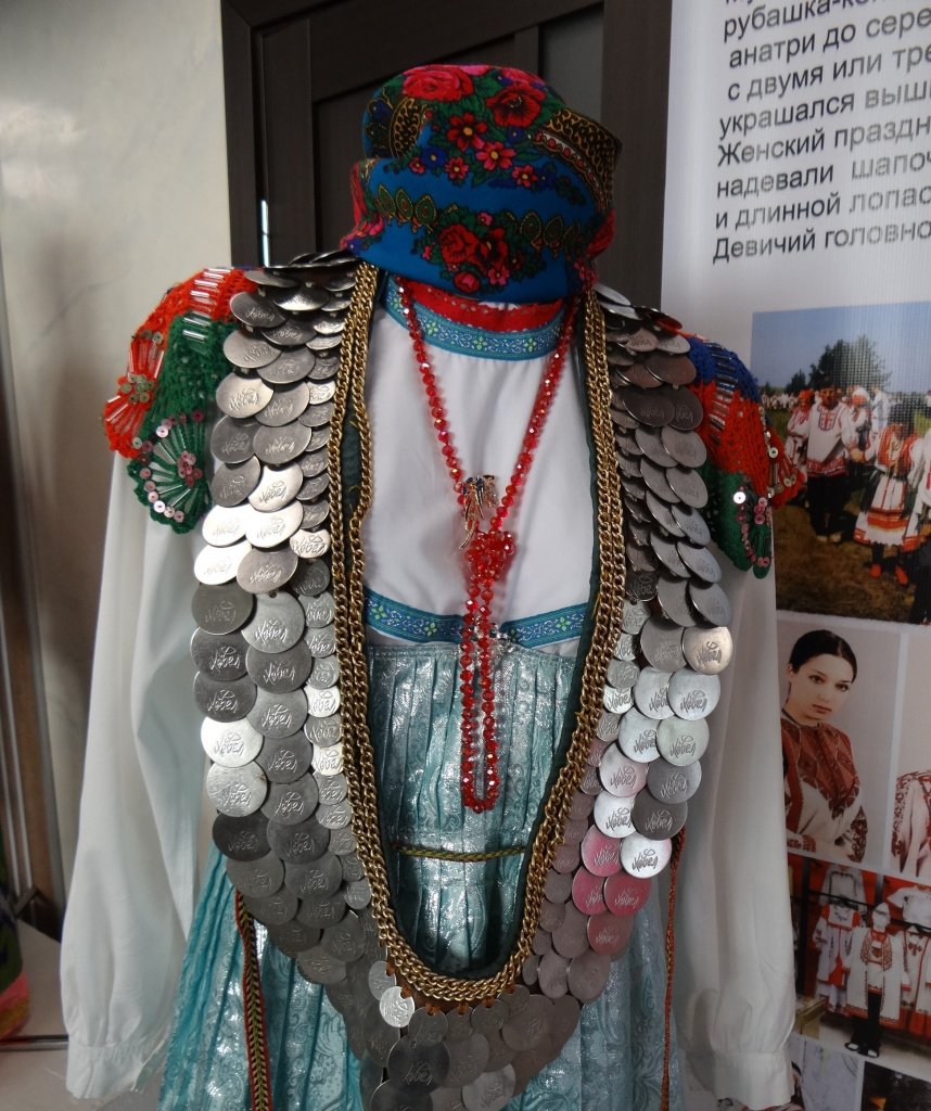 Женский костюм замужней чувашской женщины.JPG